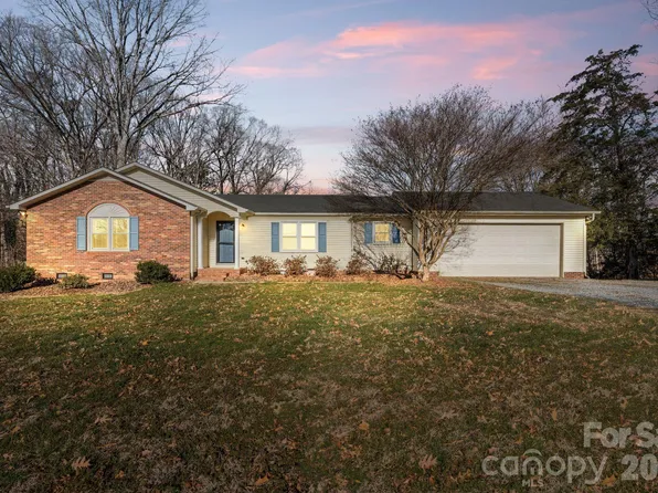 6200 Starlight Dr, Concord, NC 28027