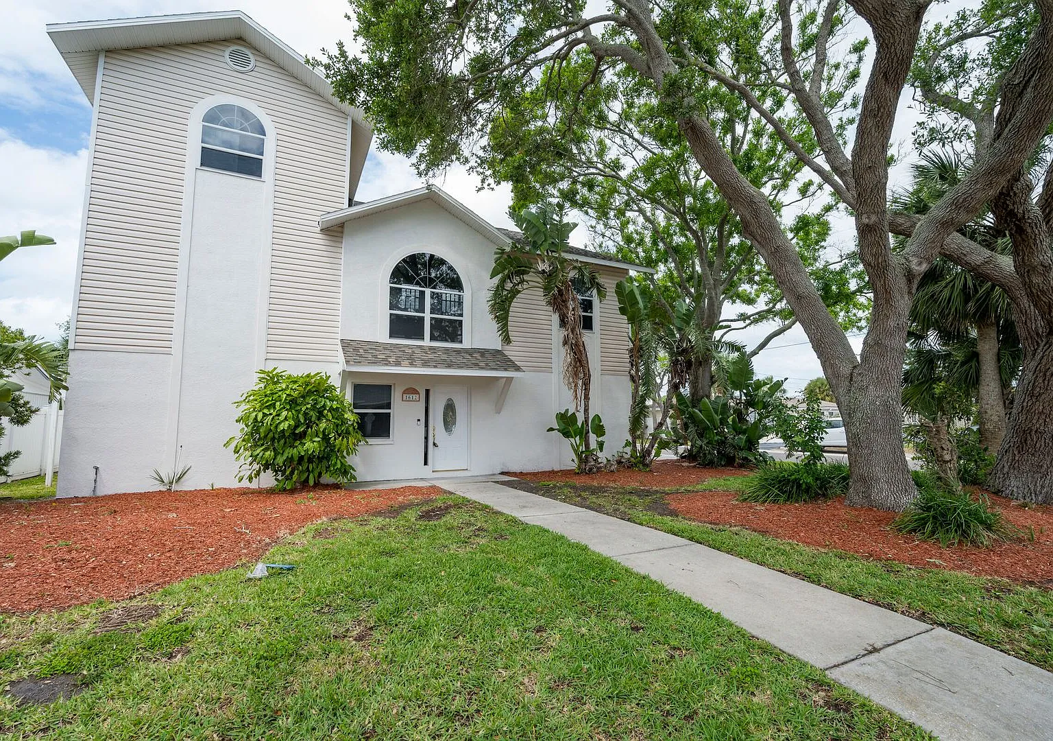 Get $500 off your first month's rent for a limited time- Coastal Retreat Steps from the Sand in I... — Photo 1