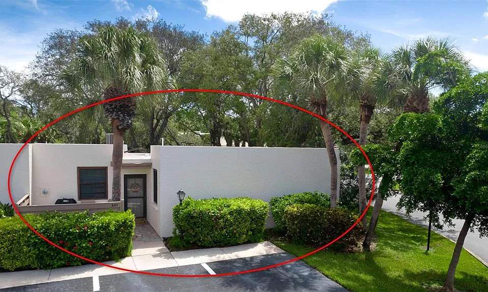 401 Palm Tree Dr