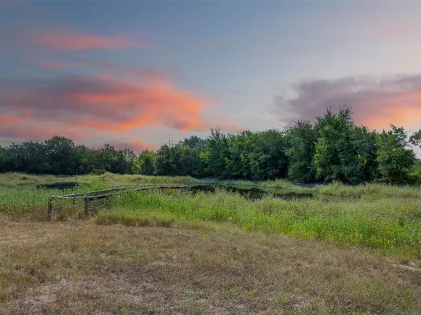 3300 Hills Rd, Carmine, TX 78932