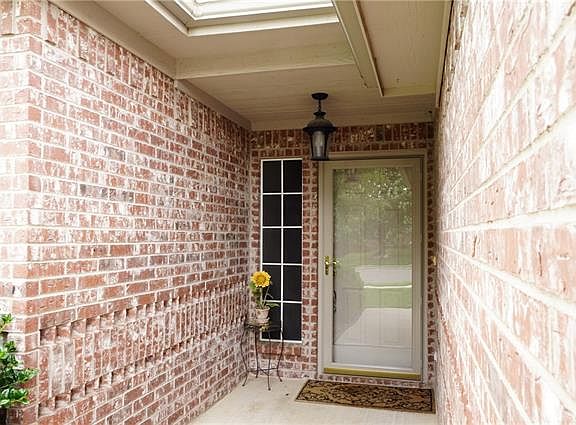 2nd image of 513 Thistle Meade Cir