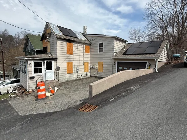 82 Dublin St, Lee, MA 01238