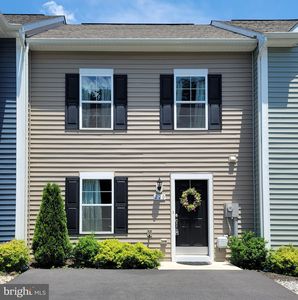 220 Scotch Pine Dr, Bunker Hill, WV, 25413