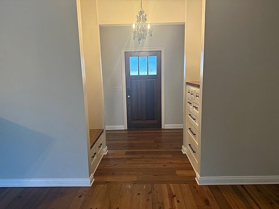 3rd image of 364 Sheppard Rd