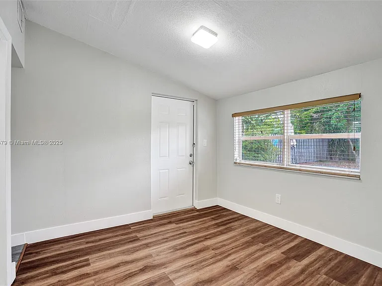 2281 SW 15th St — Photo 4