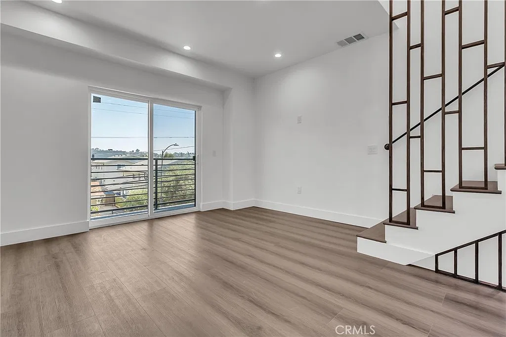 3 bed, 2300 sqft, $3,995 — Photo 1