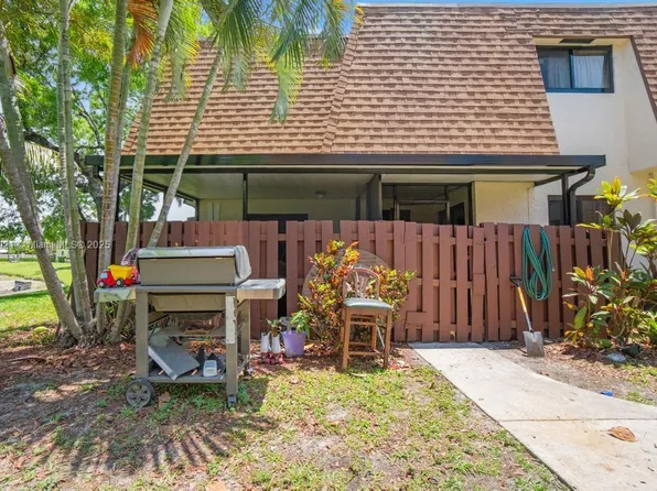 216 San Remo Blvd, North Lauderdale, FL 33068