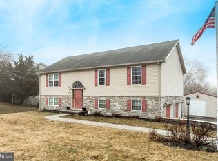 15379 Summit Farm Dr, Blue Ridge Summit, PA 17214