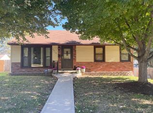 6919 Greenholly Dr, Saint Louis, MO 63123