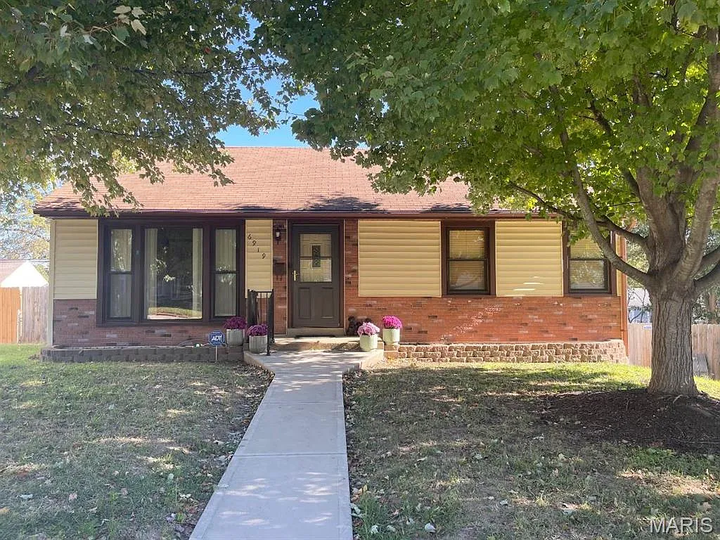 6919 Greenholly Dr photo 1