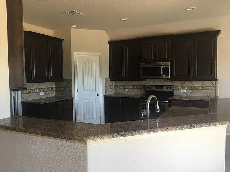 402 Lighthouse Ct — Photo 2