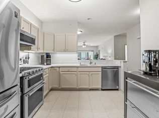 500 W Bender Rd UNIT 102, Glendale, WI 53217