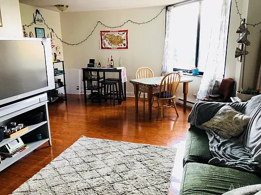 Rented by Anchor Associates | media 16