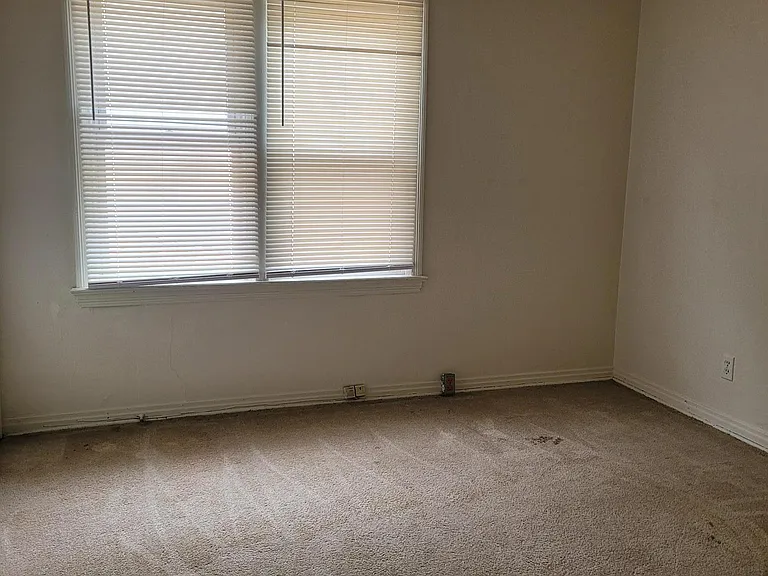 406 W Mill St — Photo 13