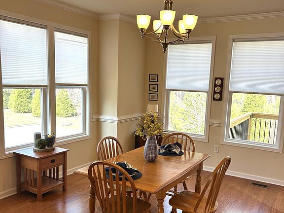 5th image of 634 Edgewater Ridge Ct