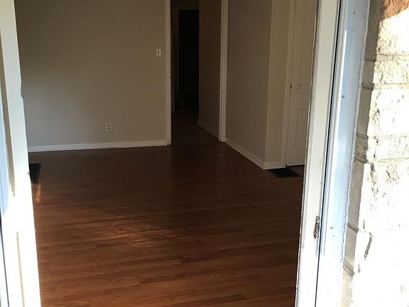 4th image of 5657 Winthrop Ave