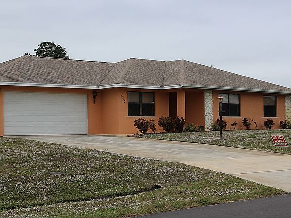 3rd image of 642 SE Delancey Ln