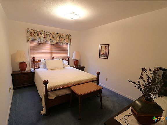 4th image of 229 E Fannin St