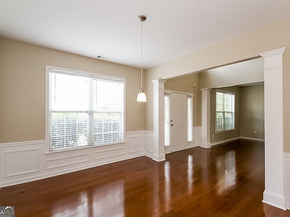 5th image of 3180 Elmendorf Dr NW