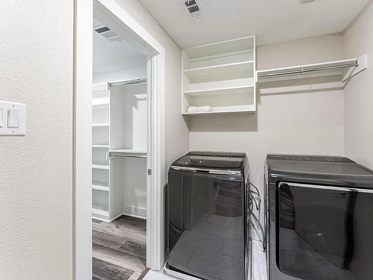 4013 Ivanhoe Ln — Photo 33