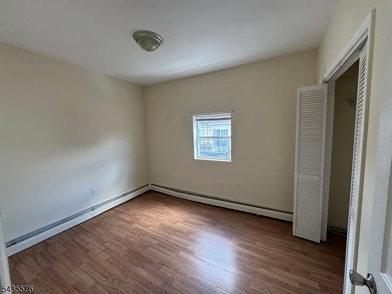 2 bed, 1.0 bath, $1,900 — Photo 4