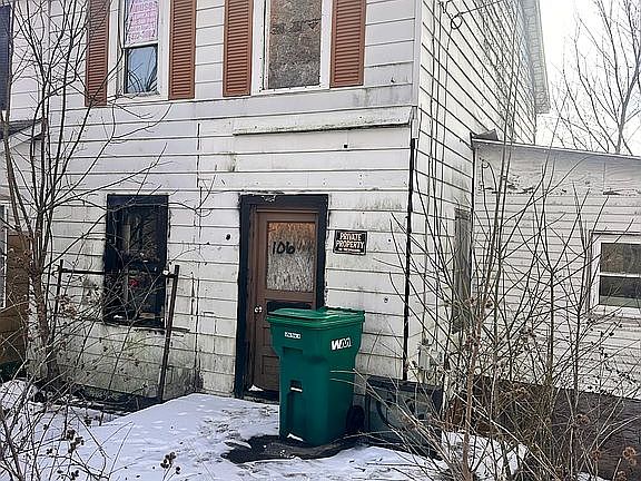 2nd image of 106 Oak St