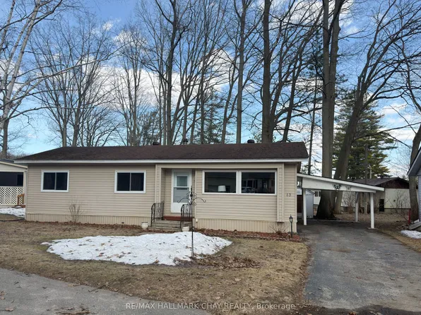 13 Carruthers St N, Wasaga Beach, ON L9Z 1K2