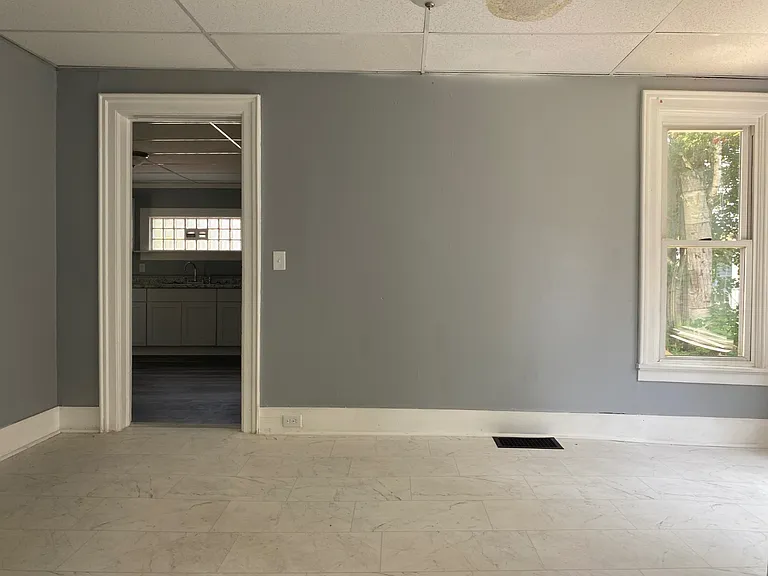 60 Center St — Photo 22