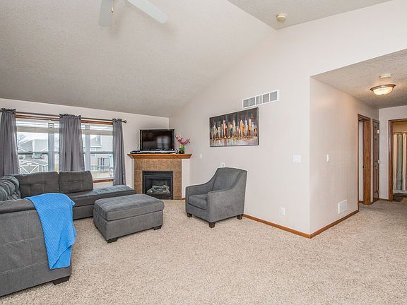 3rd image of 4403 NE Trilein Dr