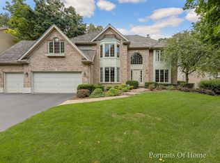 960 Ridgewood Dr, West Chicago, IL 60185