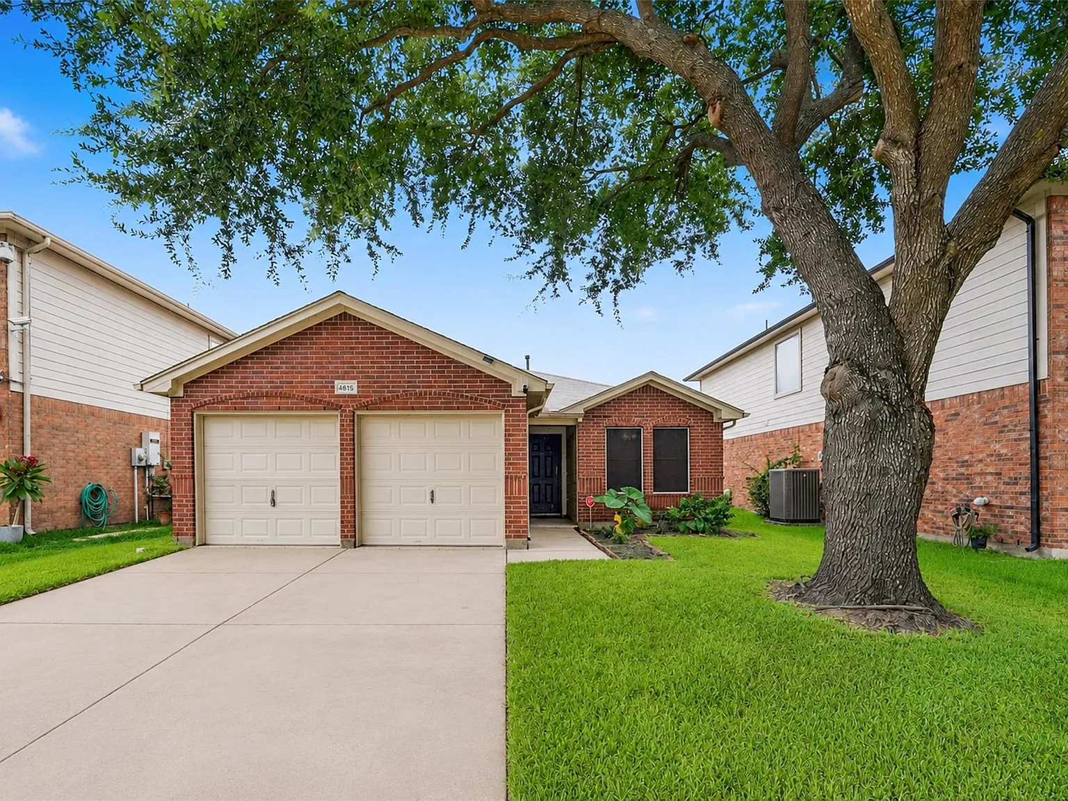 4 bed, 2.0 bath, 1601 sqft, $2,200 — Photo 1