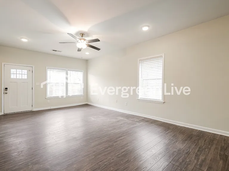 1596 Jonesboro Rd SE — Photo 4