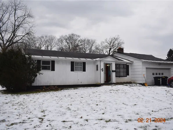 106 Pine Tree Dr, North Syracuse, NY 13212