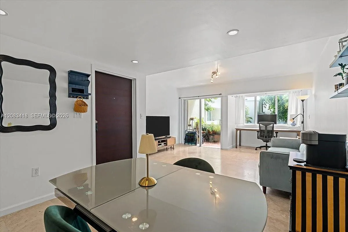 La Arboleda Condo — Photo 1