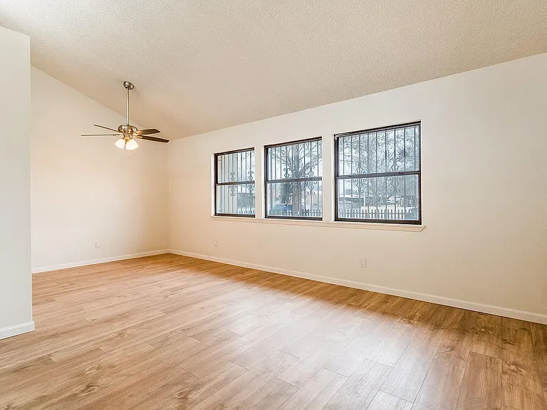 157 Sunset Pl SW — Photo 11