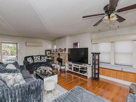 5th image of 609 N Belmont Ave
