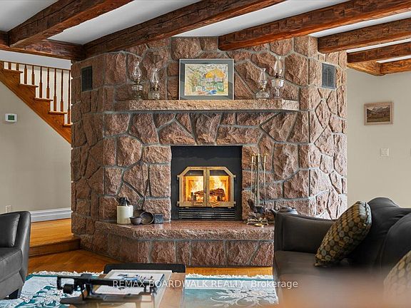 4th image of 2464 Scrivens Dr