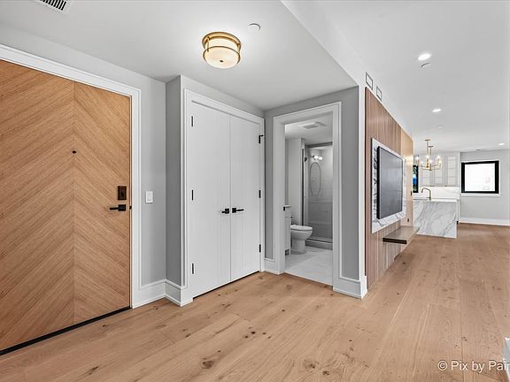 4th image of 125 S Vine St #1