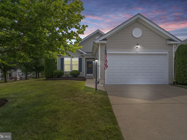 17664 Four Seasons Dr, Dumfries, VA 22025