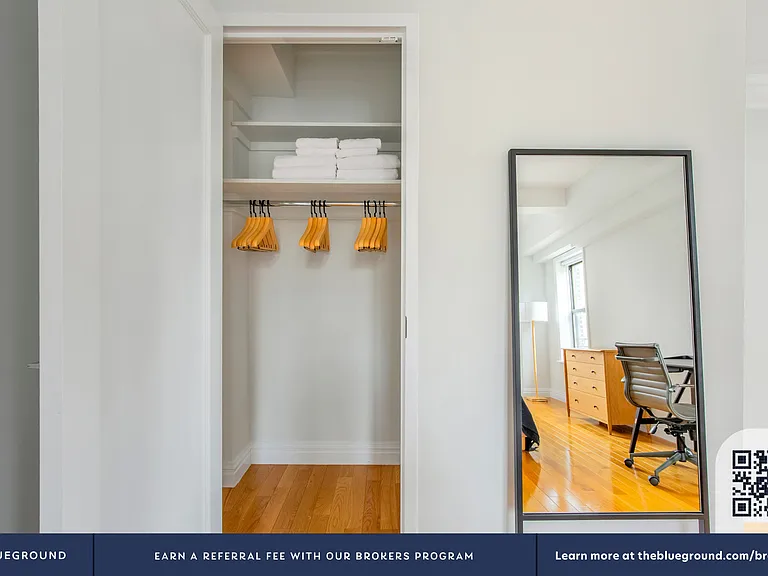 210 W 70th St #918 — Photo 14