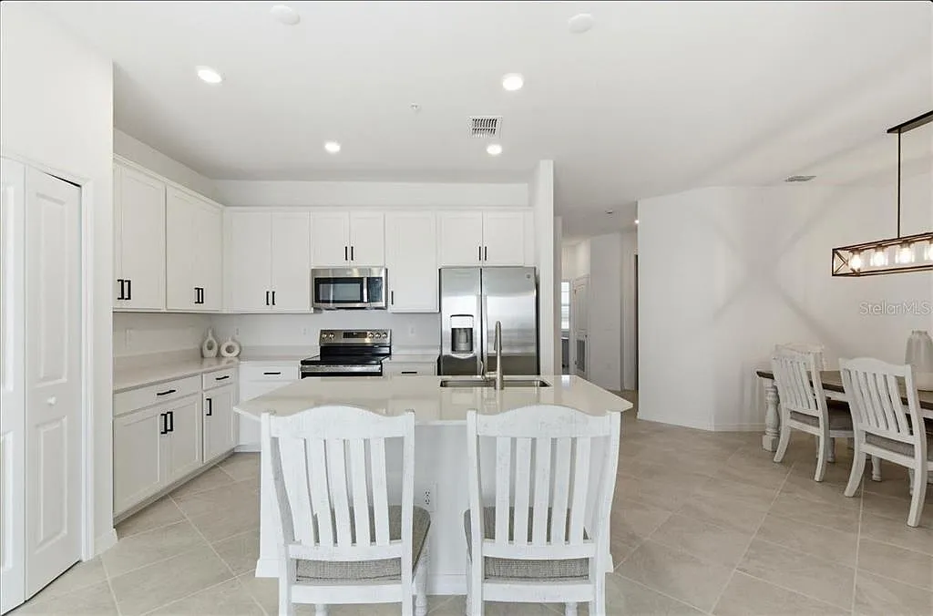 2 bed, 2.0 bath, 1301 sqft, $2,800 — Photo 3