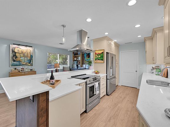 3rd image of 1240 NE 27th Avenue