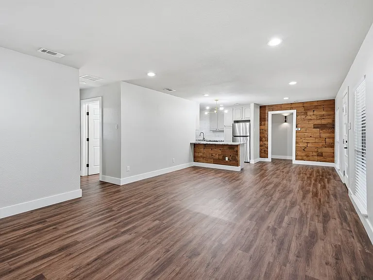9011 Angora St — Photo 11