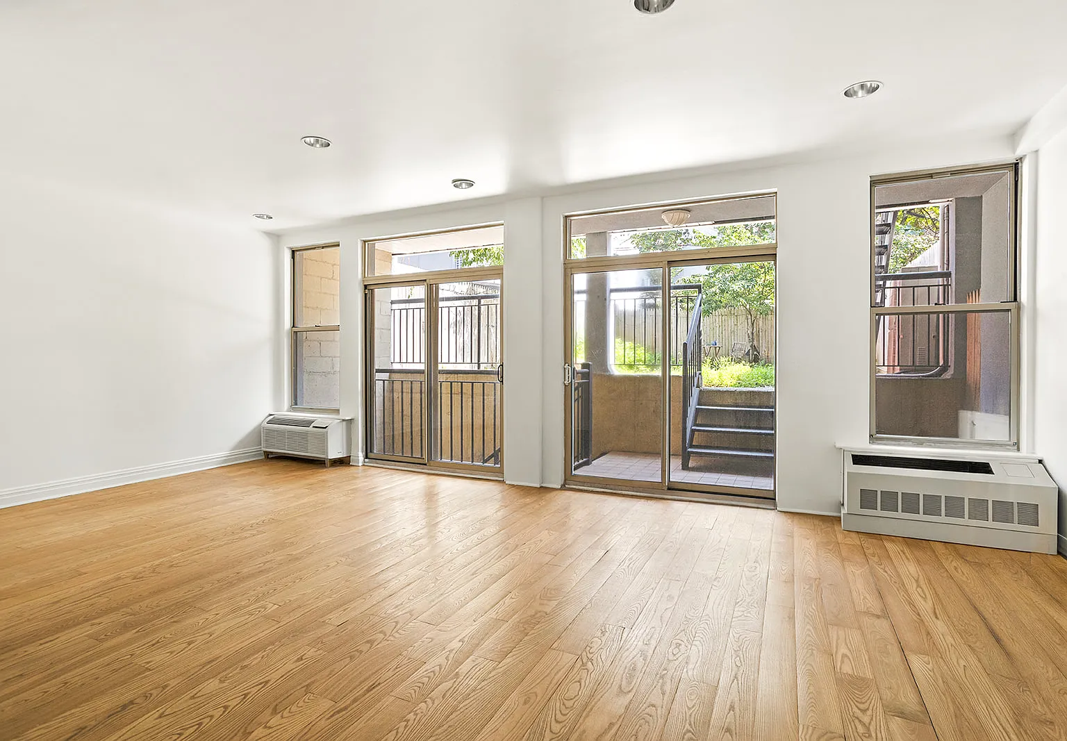 647 Washington Avenue — Photo 1