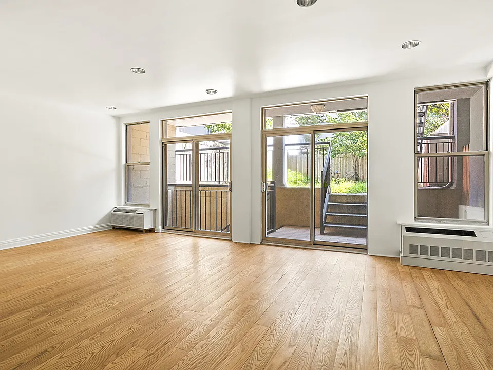 647 Washington Ave #1B