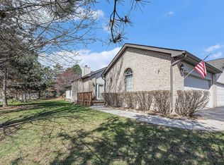 33857 Oakwood Dr, Sterling Heights, MI 48312