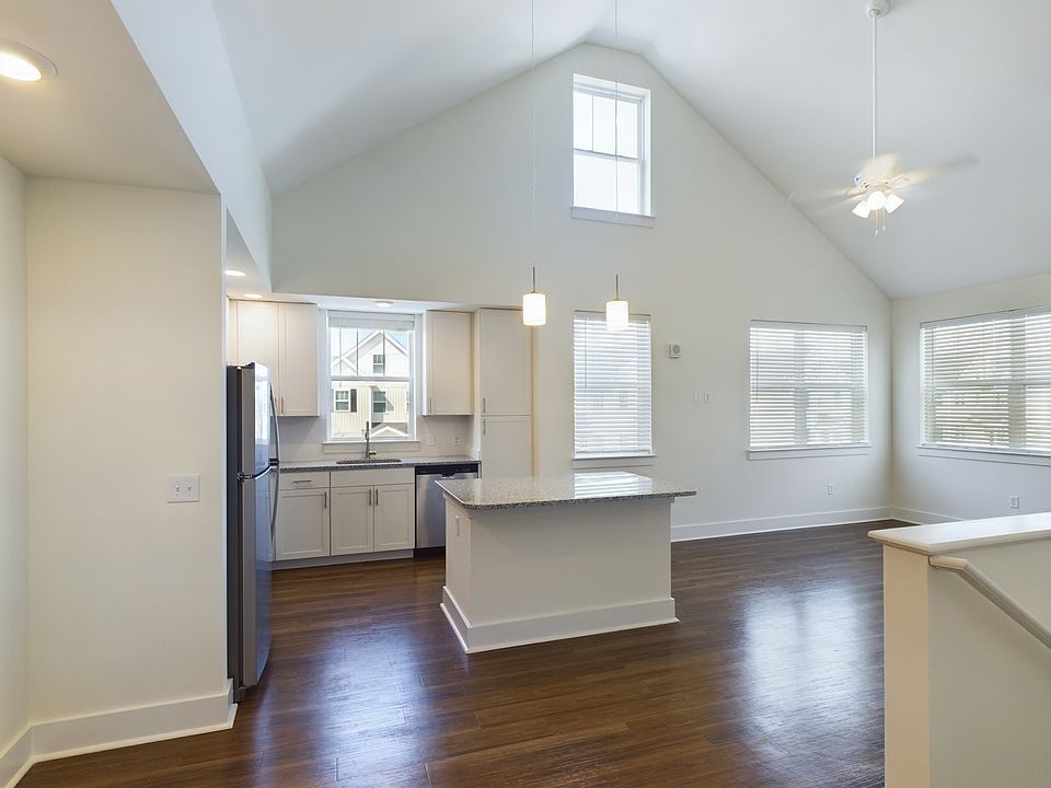 1st image of 625 Victory Ln #13-203