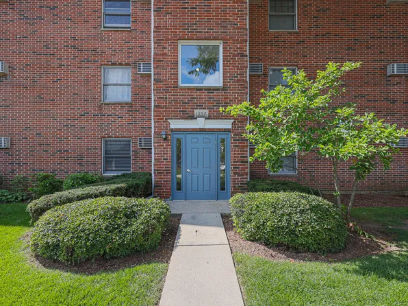 1352 Cunat Ct APT 2A, Lake In The Hills, IL 60156
