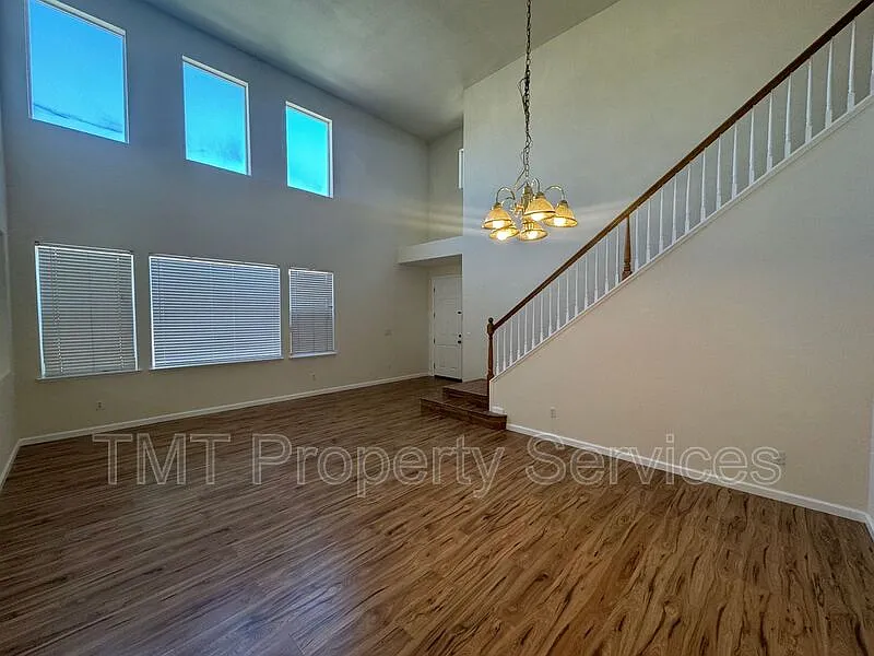 5 bed, 3.0 bath, 2494 sqft, $3,450 — Photo 3