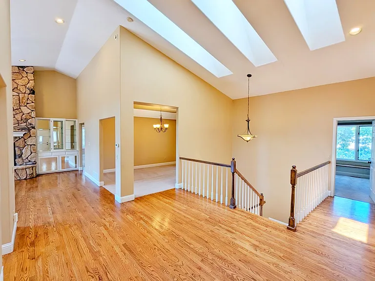 1291 Meadowlake Way — Photo 6